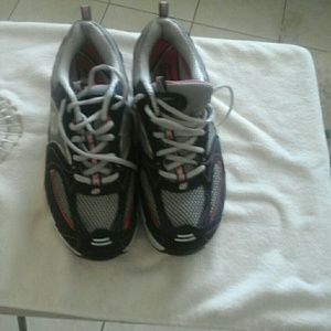 Women's  tennis shoes